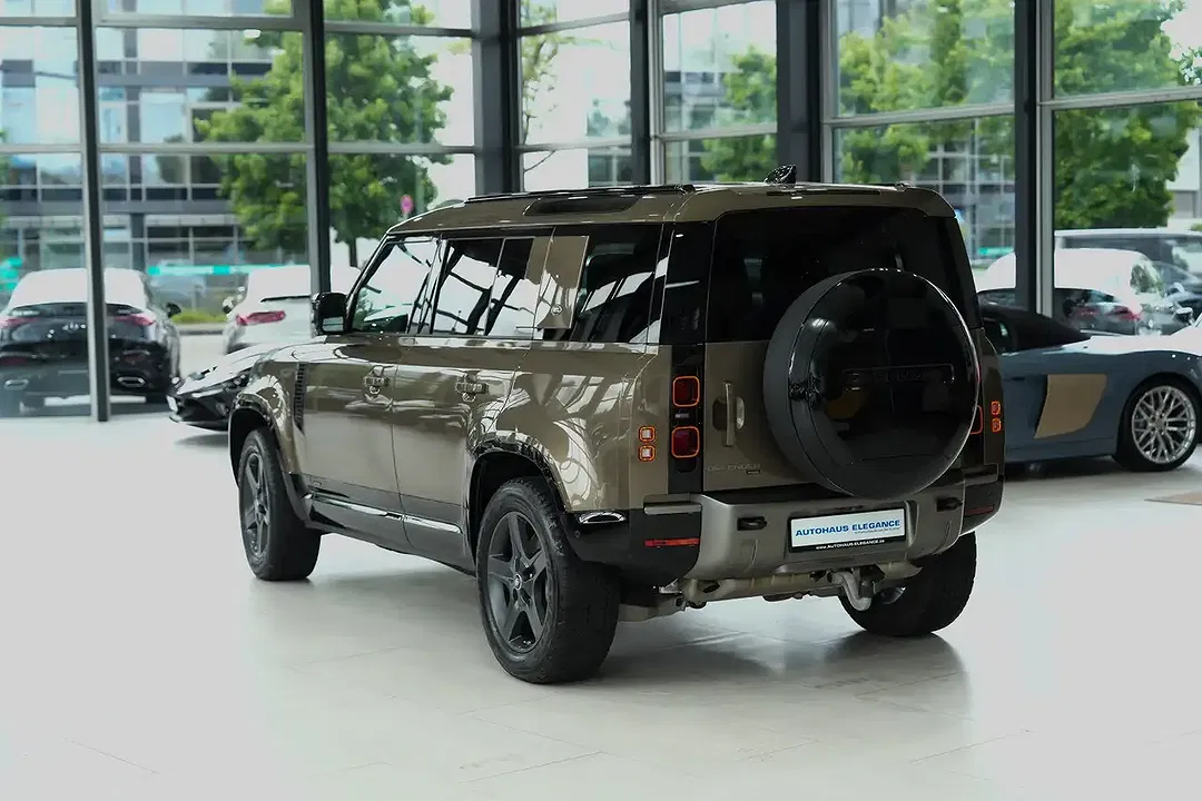 Land Rover Defender - Thumbnail 8