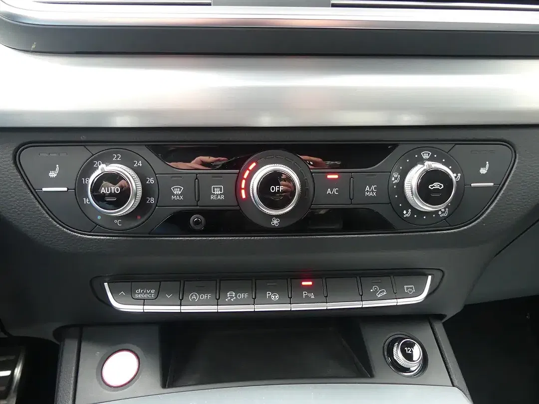Audi SQ5 - Thumbnail 19