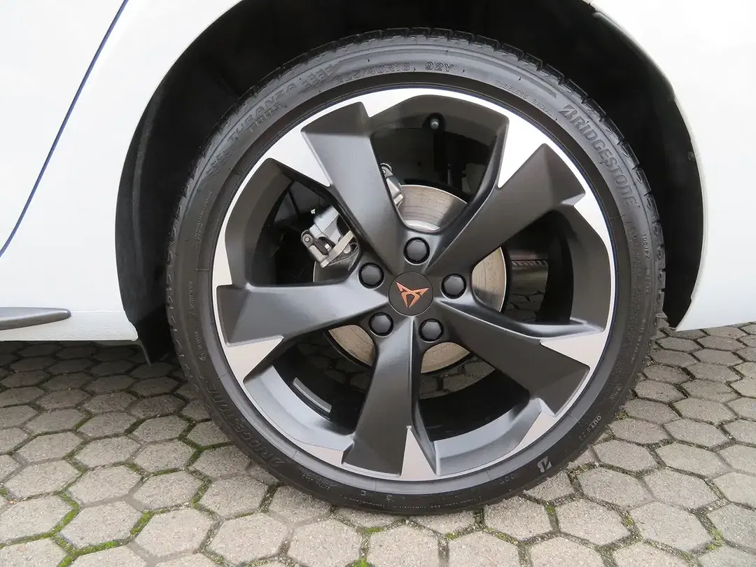 CUPRA Leon - Thumbnail 6
