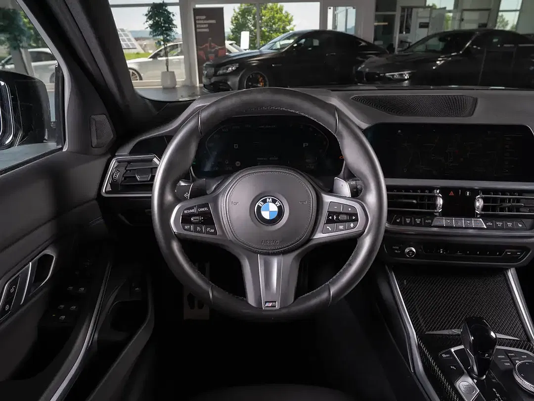 BMW M3 - Thumbnail 13