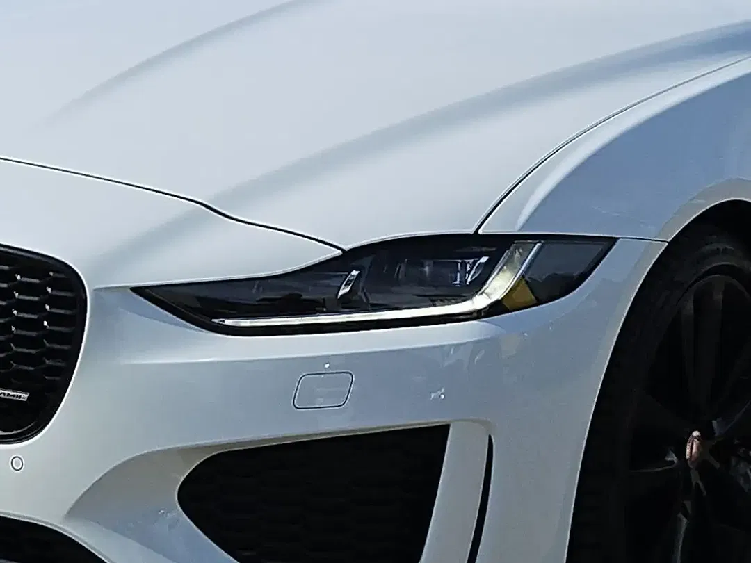 Jaguar XE - Thumbnail 5