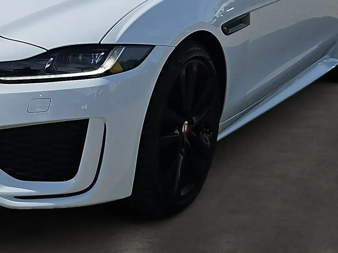 Jaguar XE - Thumbnail 6