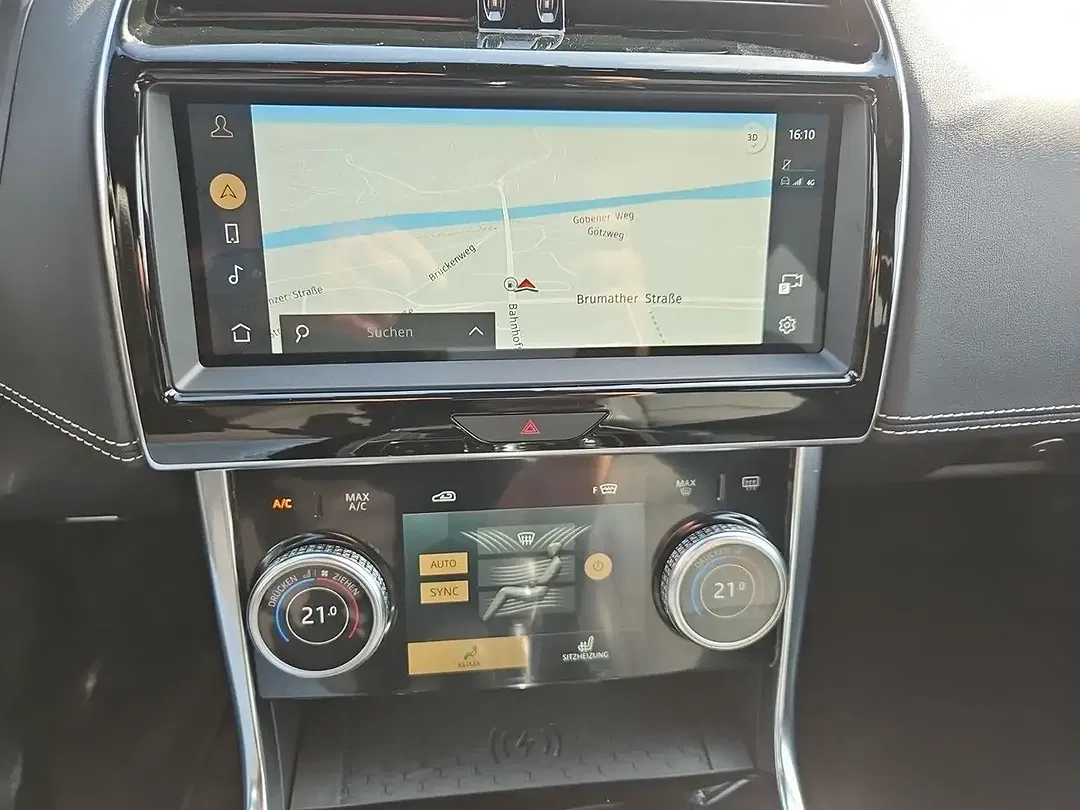 Jaguar XE - Thumbnail 9