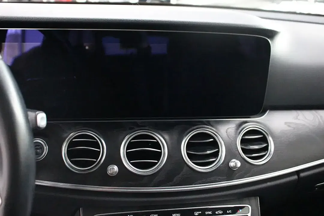 Mercedes-Benz E 220 - Thumbnail 13