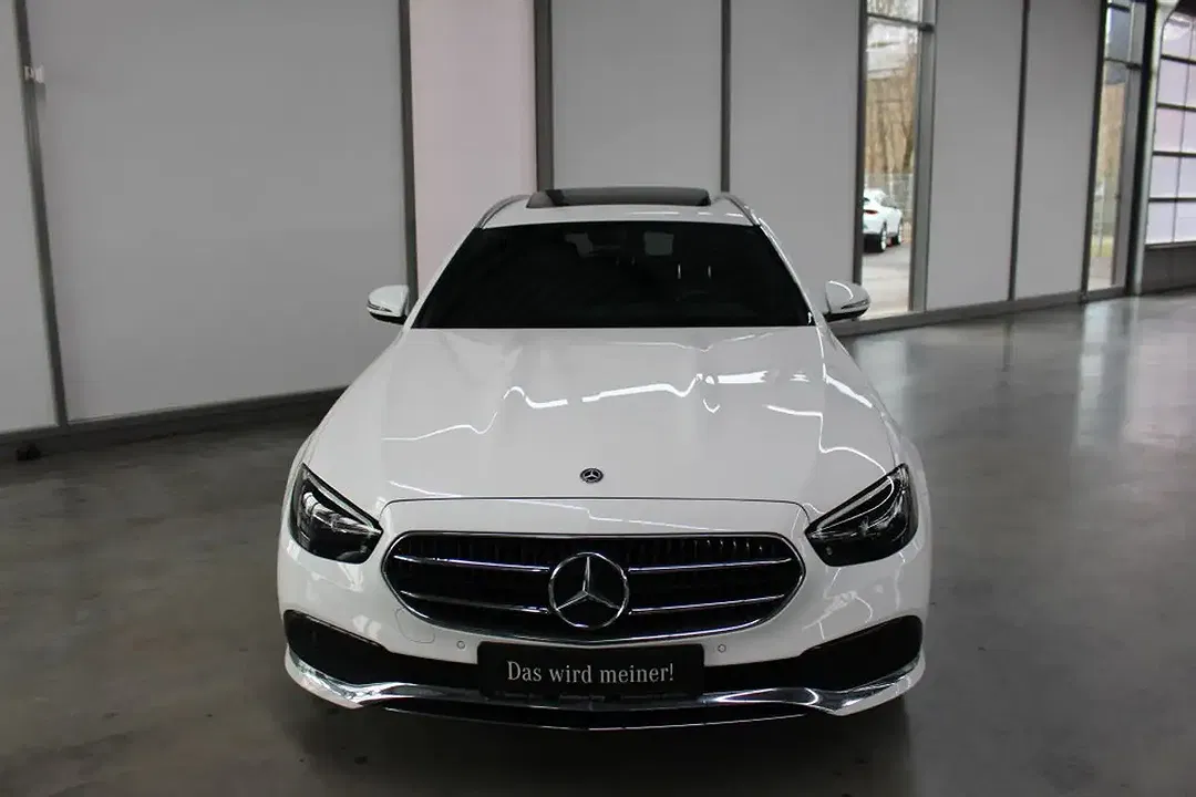 Mercedes-Benz E 220 - Thumbnail 2