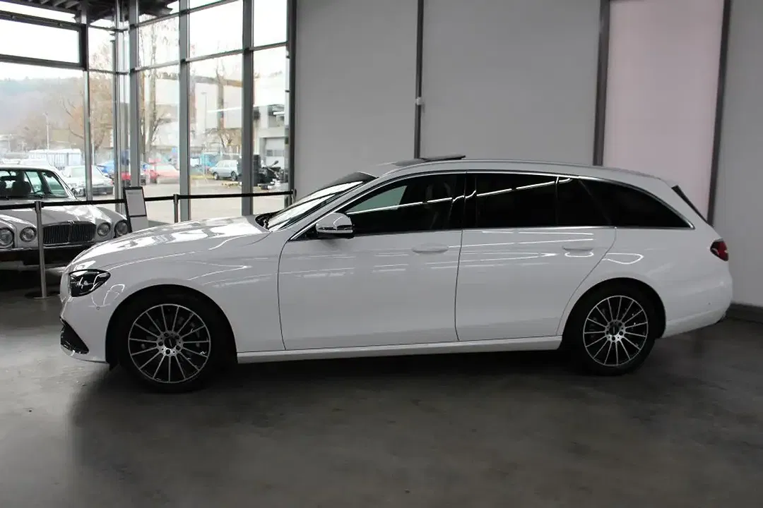 Mercedes-Benz E 220 - Thumbnail 3