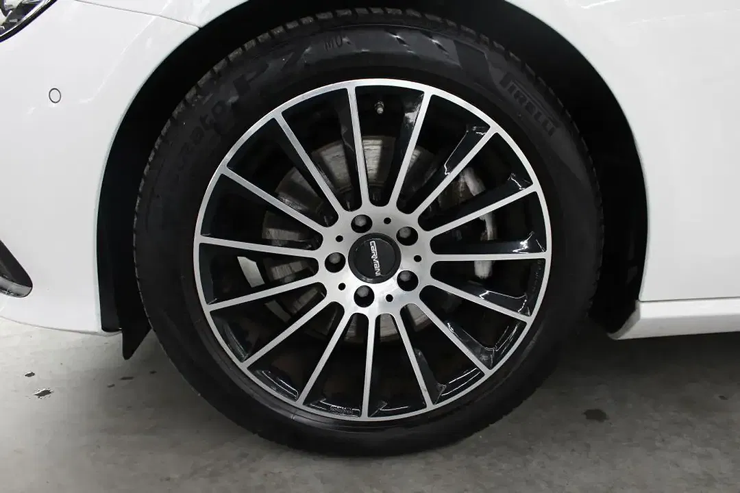 Mercedes-Benz E 220 - Thumbnail 4