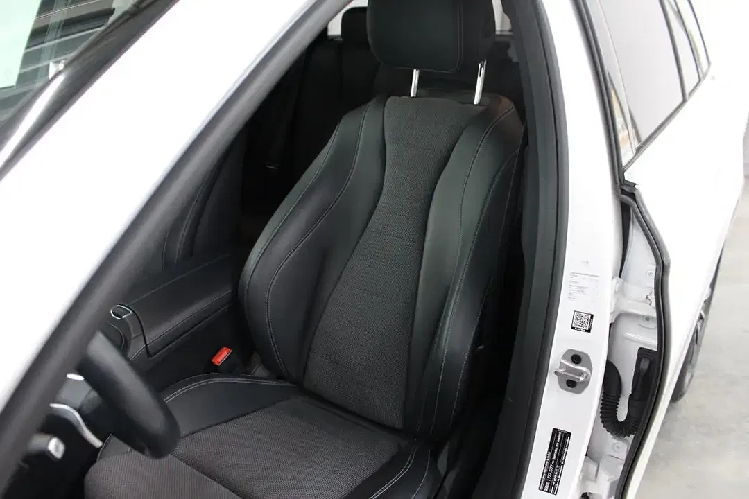 Mercedes-Benz E 220 - Thumbnail 6