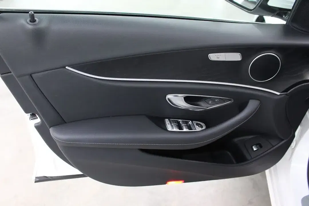 Mercedes-Benz E 220 - Thumbnail 7