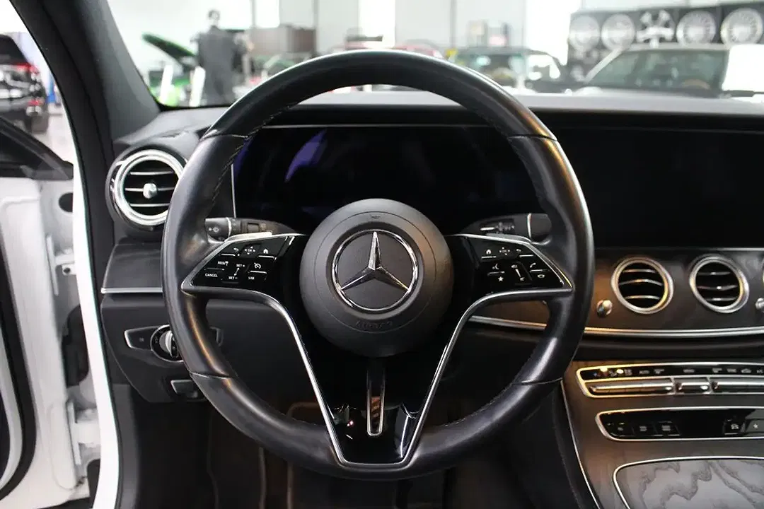 Mercedes-Benz E 220 - Thumbnail 8