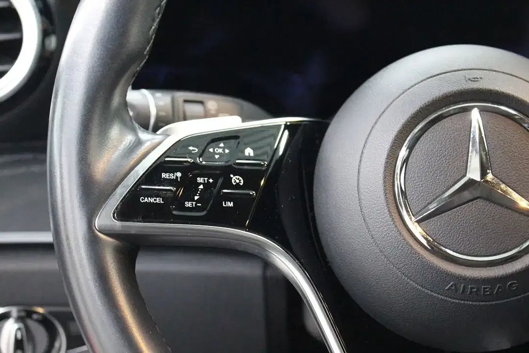 Mercedes-Benz E 220 - Thumbnail 9