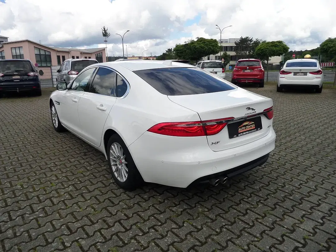 Jaguar XF - Thumbnail 4