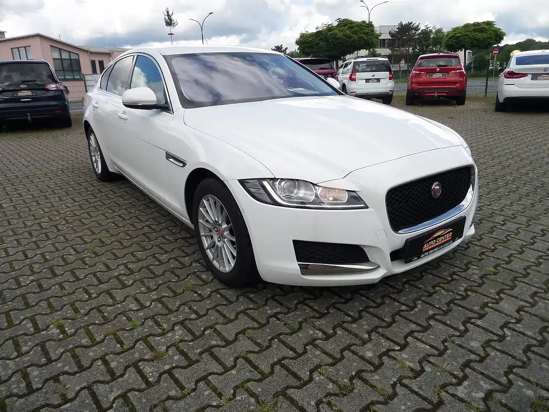 Jaguar XF - Thumbnail 6