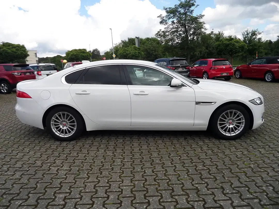 Jaguar XF - Thumbnail 7