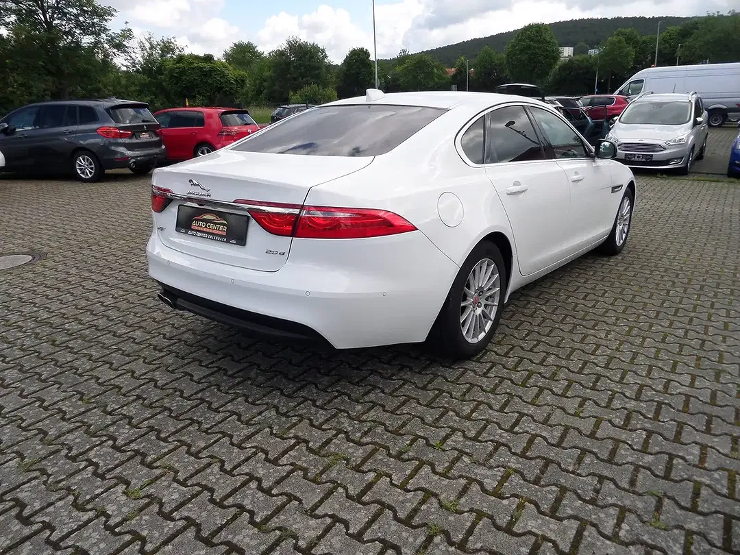 Jaguar XF - Thumbnail 8