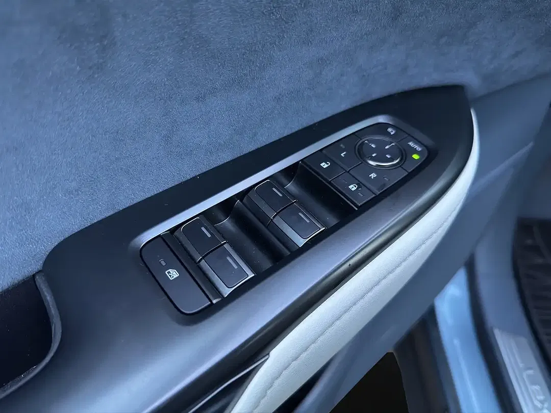 Lexus RZ - Thumbnail 10
