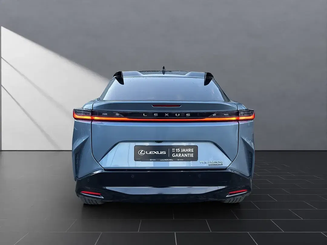 Lexus RZ - Thumbnail 3