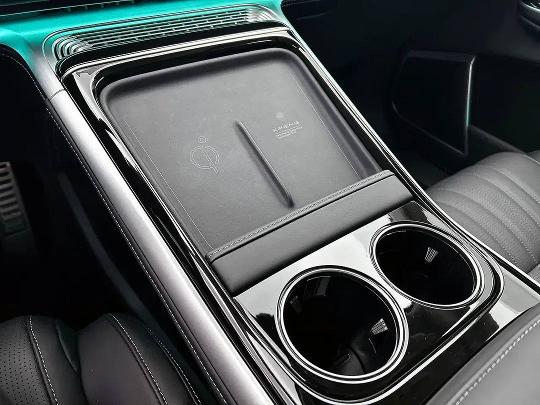 Xpeng G9 - Thumbnail 10