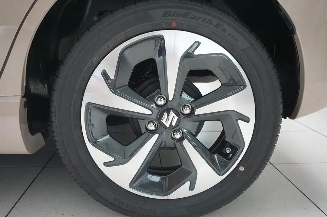 Suzuki Swift - Thumbnail 13