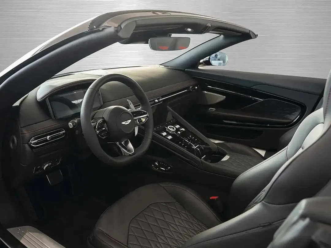 Aston Martin DB12 - Thumbnail 3