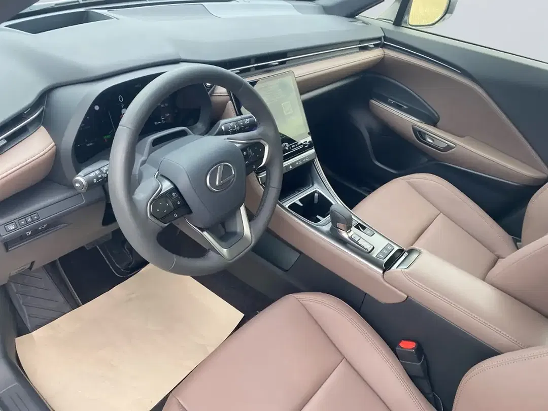 Lexus LBX - Thumbnail 10