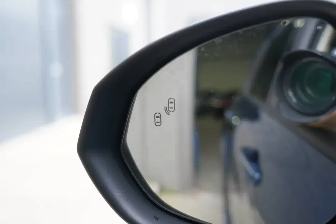 Lynk & Co 01 - Thumbnail 24