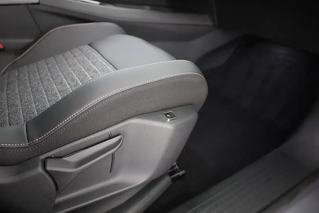 Peugeot 5008 - Thumbnail 25