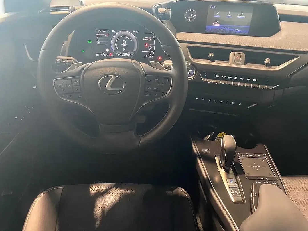 Lexus UX 300e - Thumbnail 11