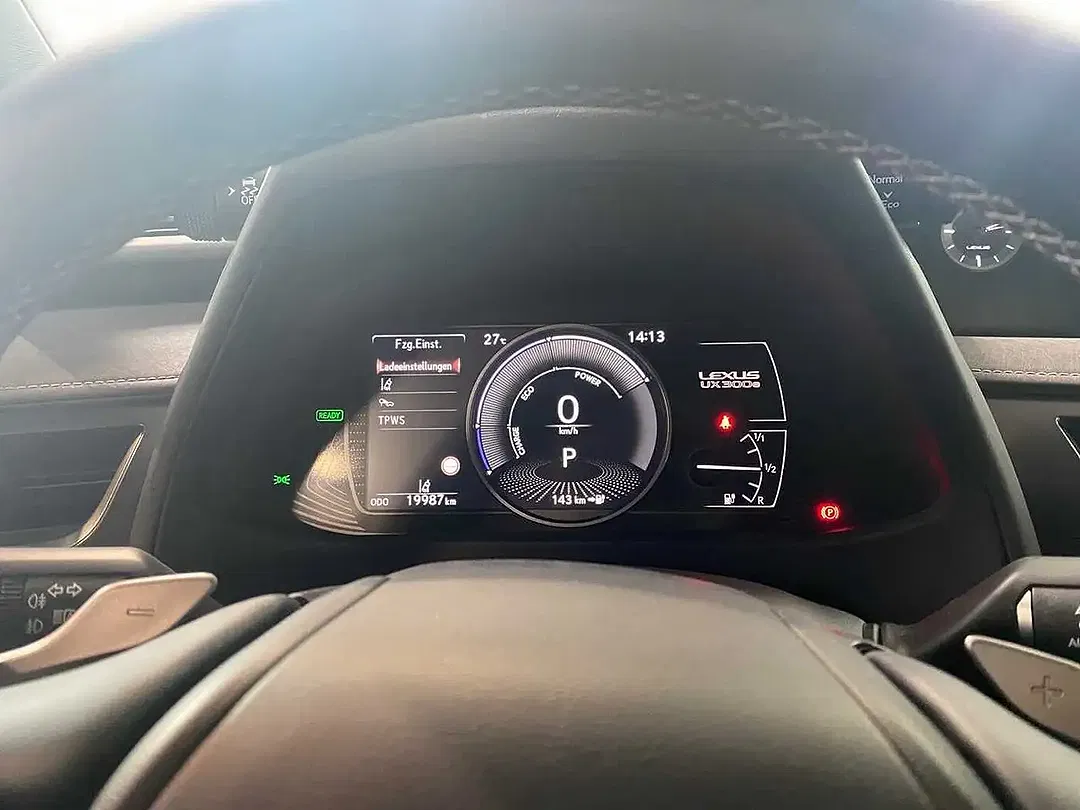 Lexus UX 300e - Thumbnail 12
