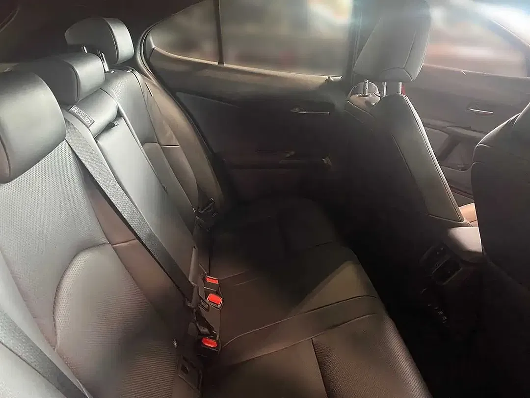 Lexus UX 300e - Thumbnail 15