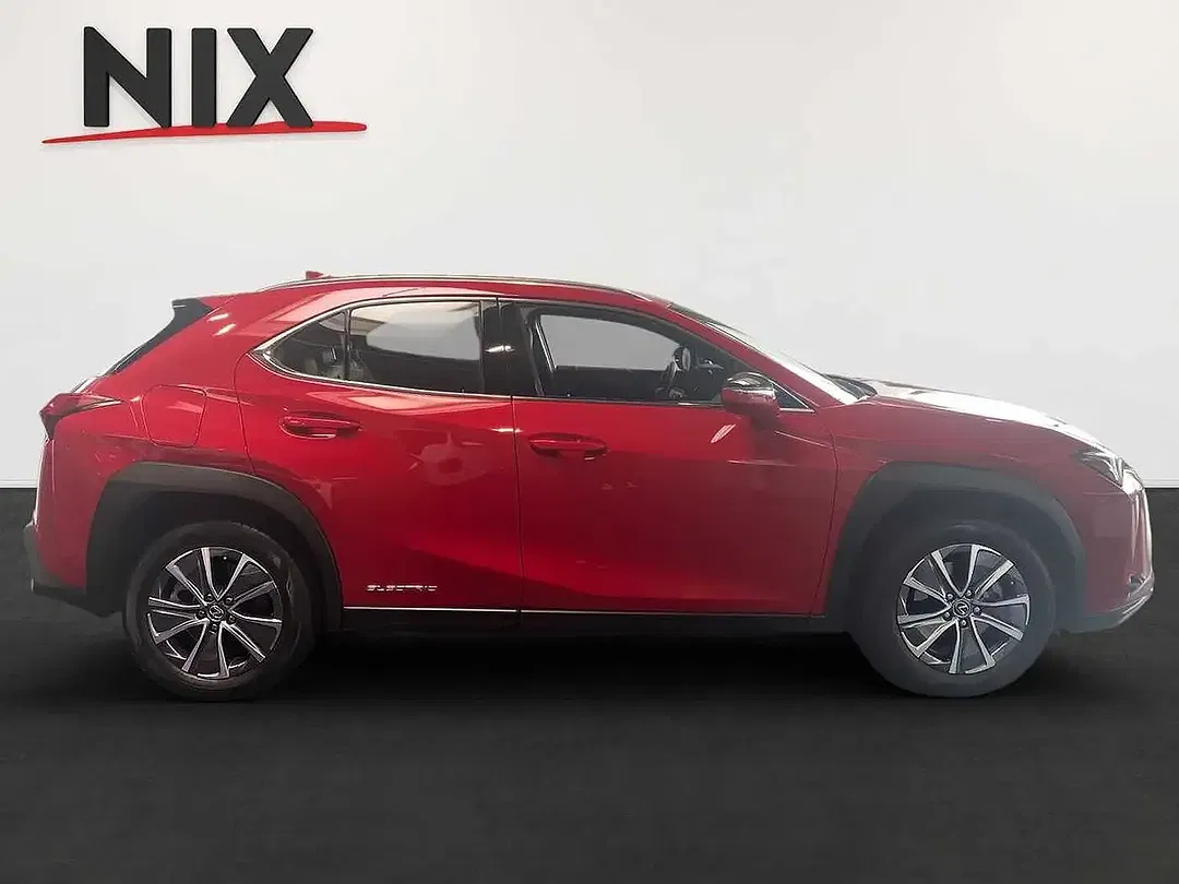 Lexus UX 300e - Thumbnail 3