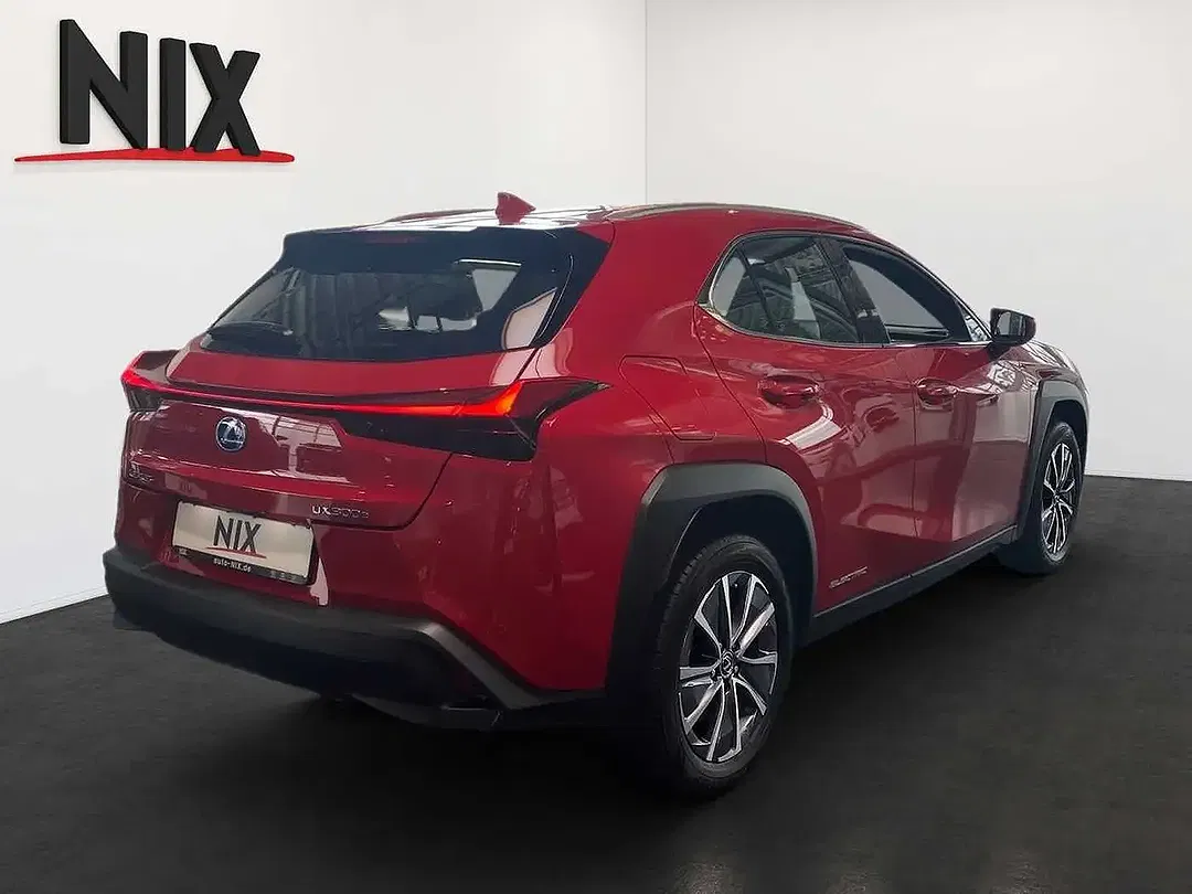 Lexus UX 300e - Thumbnail 4