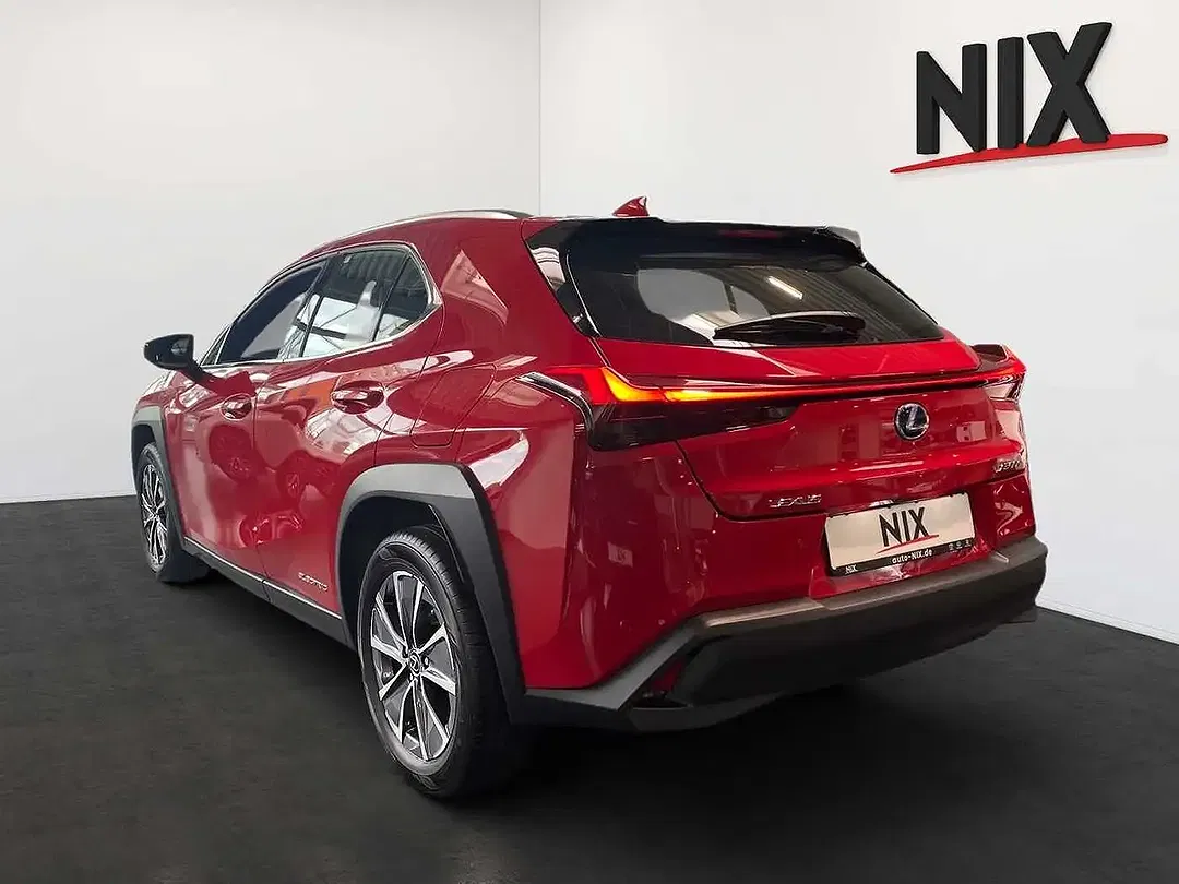 Lexus UX 300e - Thumbnail 5