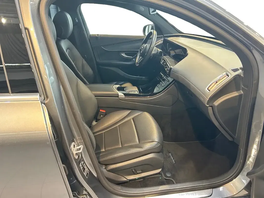 Mercedes-Benz EQC 400 - Thumbnail 10
