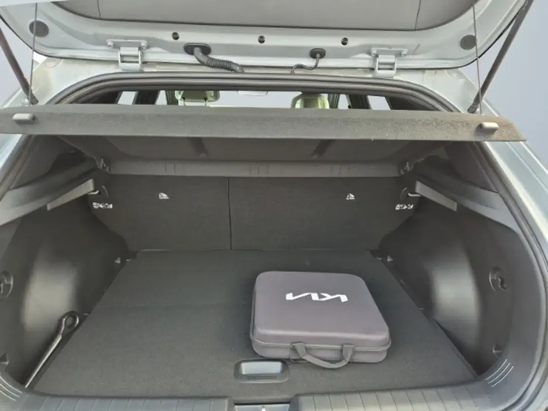 Kia EV4 - Thumbnail 13