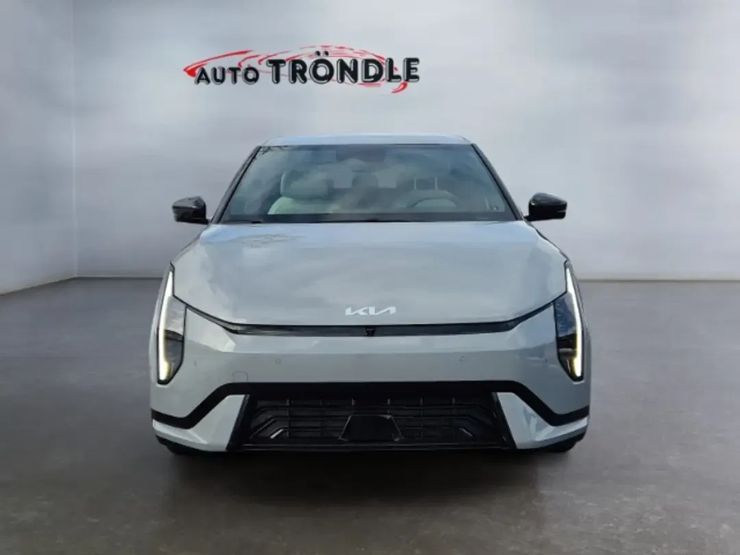 Kia EV4 - Thumbnail 2