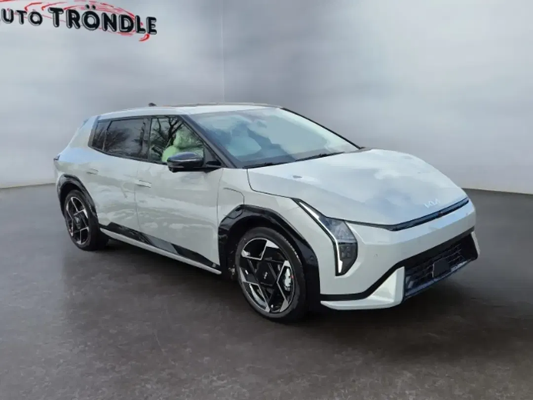 Kia EV4 - Thumbnail 3