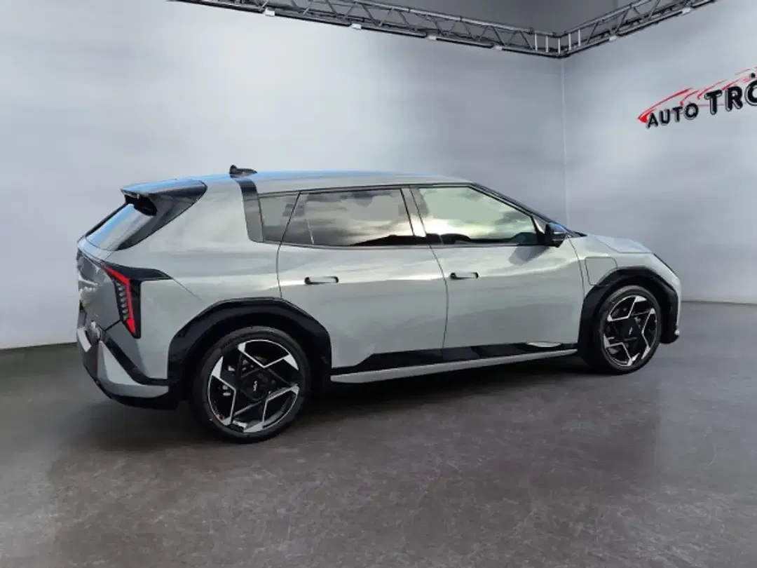 Kia EV4 - Thumbnail 4