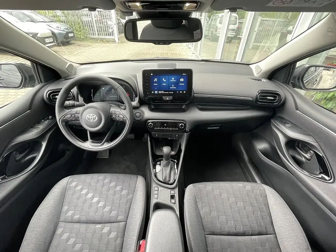 Toyota Yaris - Thumbnail 9