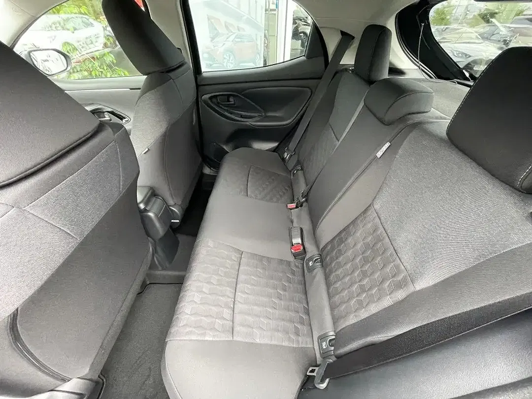 Toyota Yaris - Thumbnail 11
