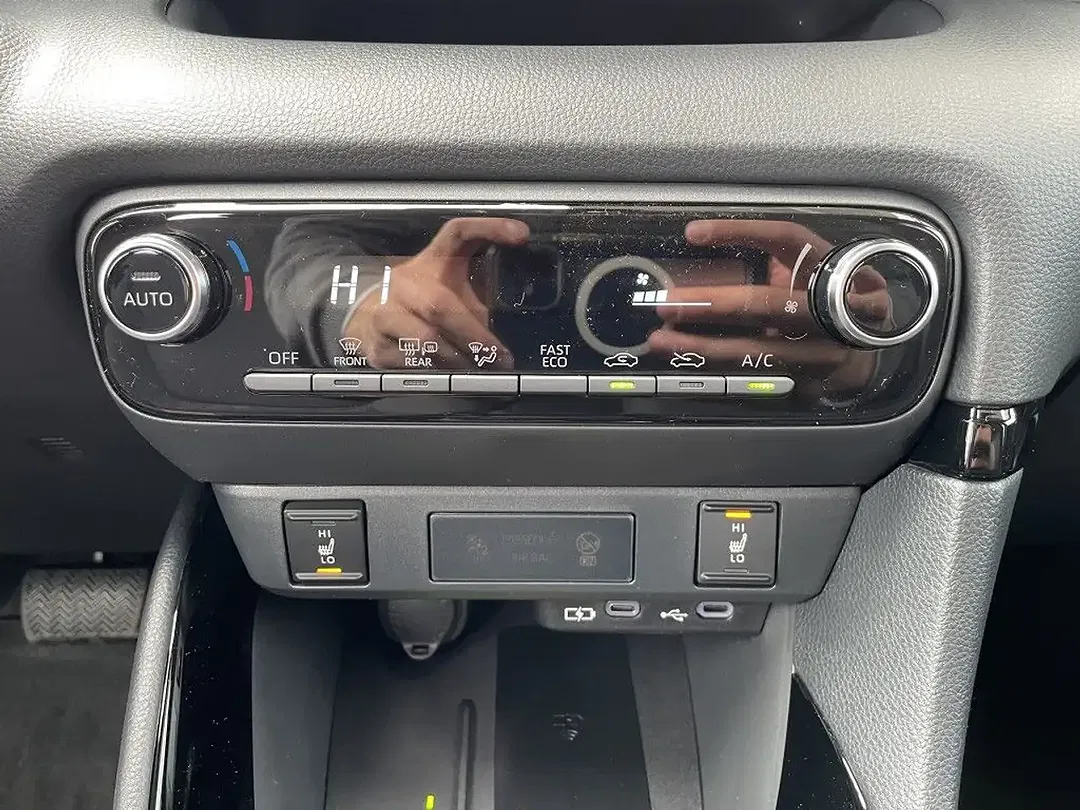 Toyota Yaris - Thumbnail 12