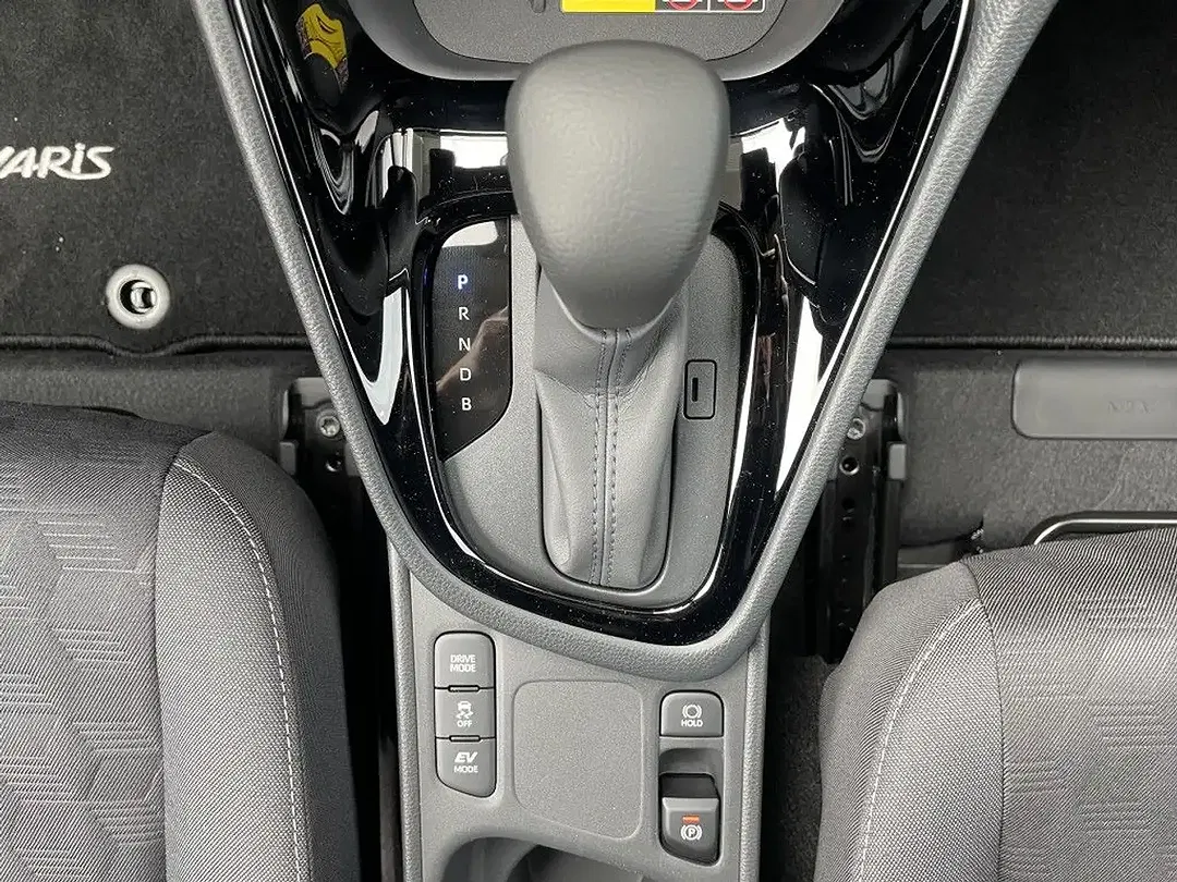 Toyota Yaris - Thumbnail 13