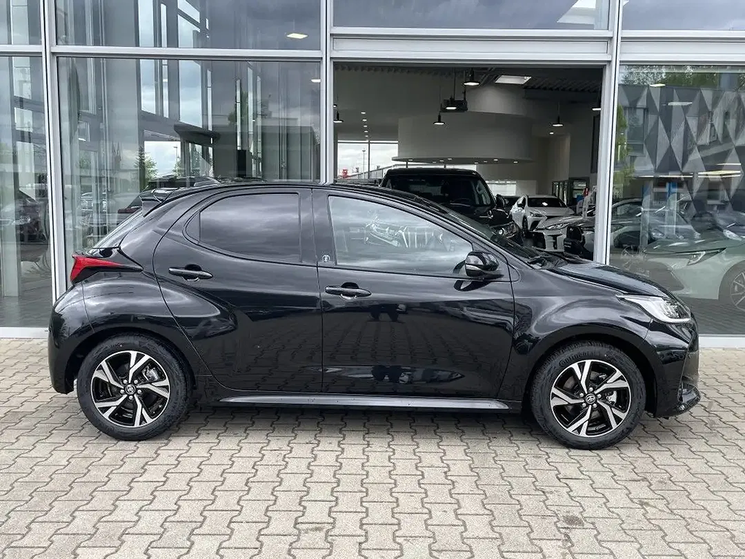Toyota Yaris - Thumbnail 3