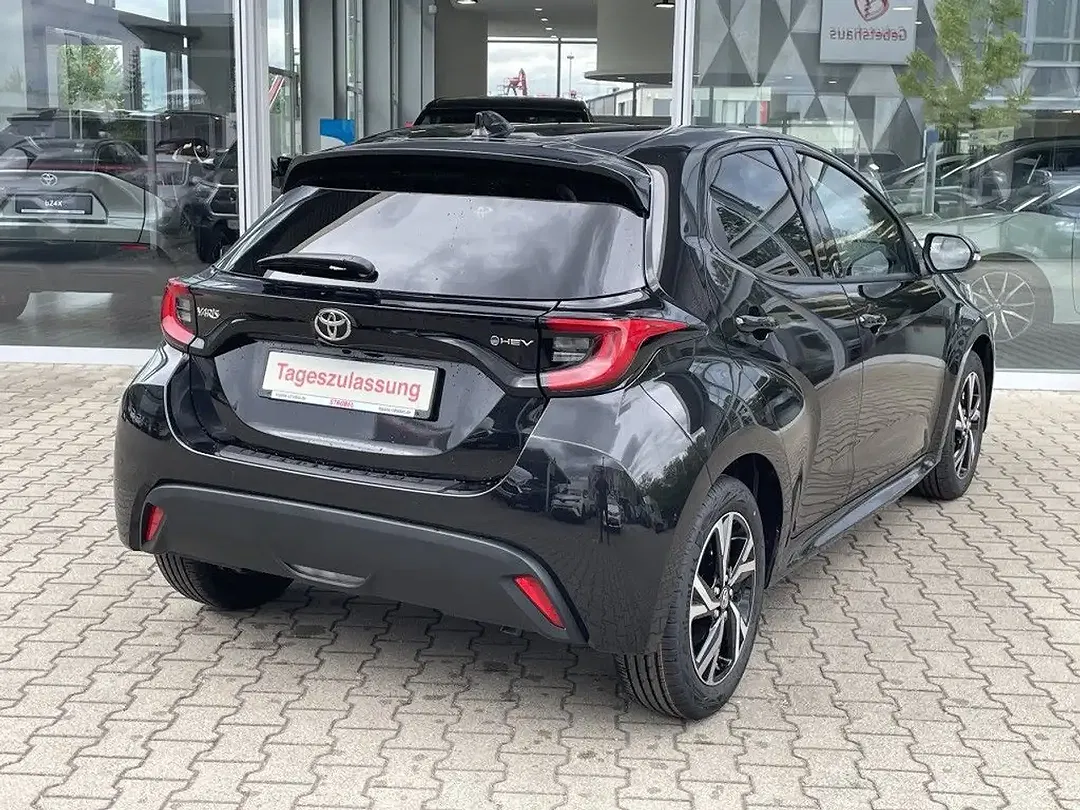 Toyota Yaris - Thumbnail 4