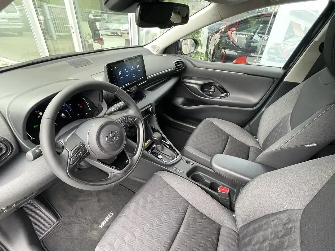 Toyota Yaris - Thumbnail 7