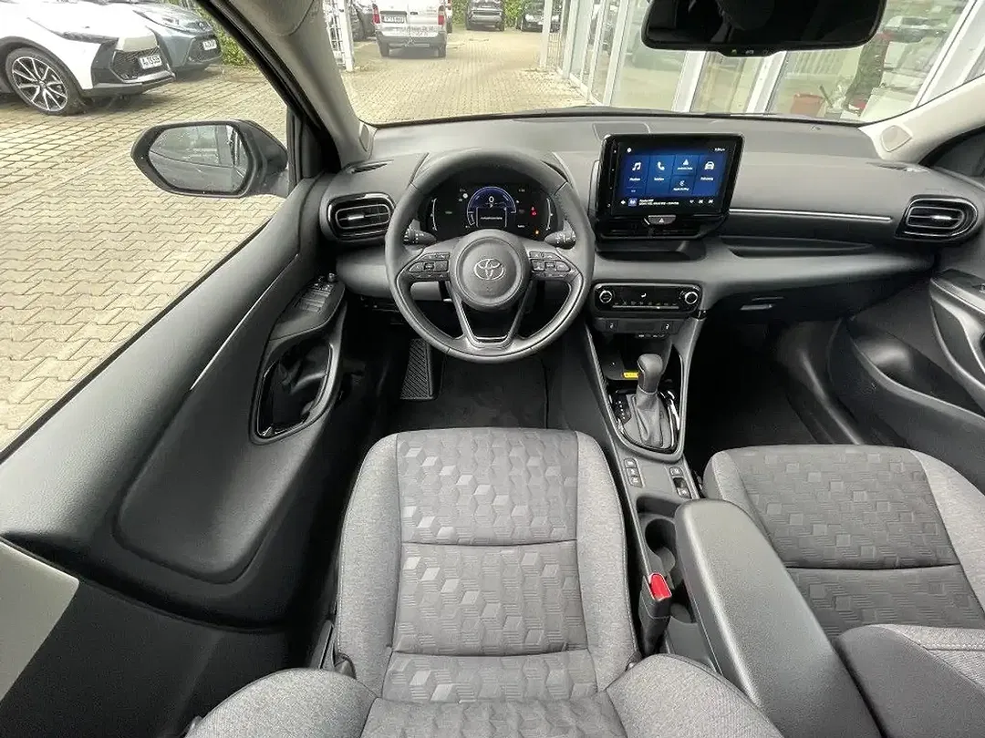 Toyota Yaris - Thumbnail 8