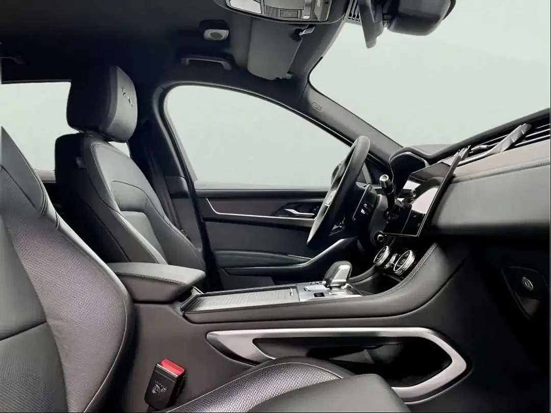 Jaguar F-Pace - Thumbnail 3