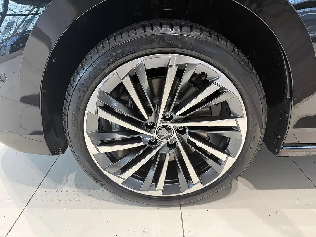 Skoda Superb - Thumbnail 12