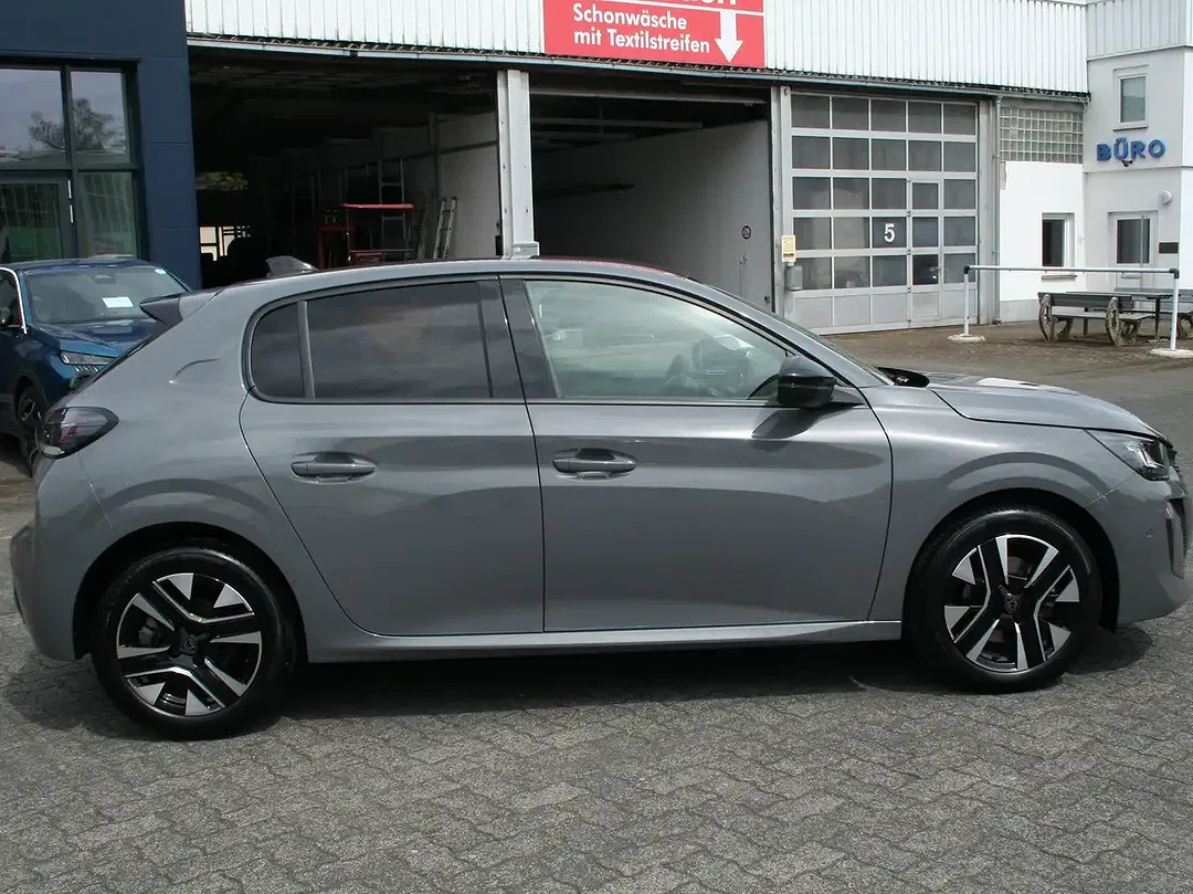 Peugeot 208 - Thumbnail 5