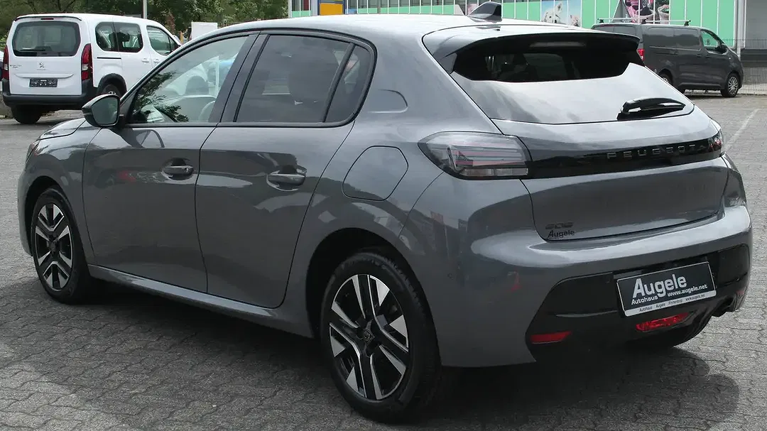 Peugeot 208 - Thumbnail 8